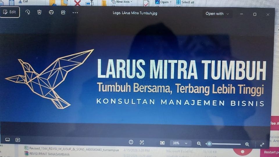 Logo LARUS MITRA TUMBUH